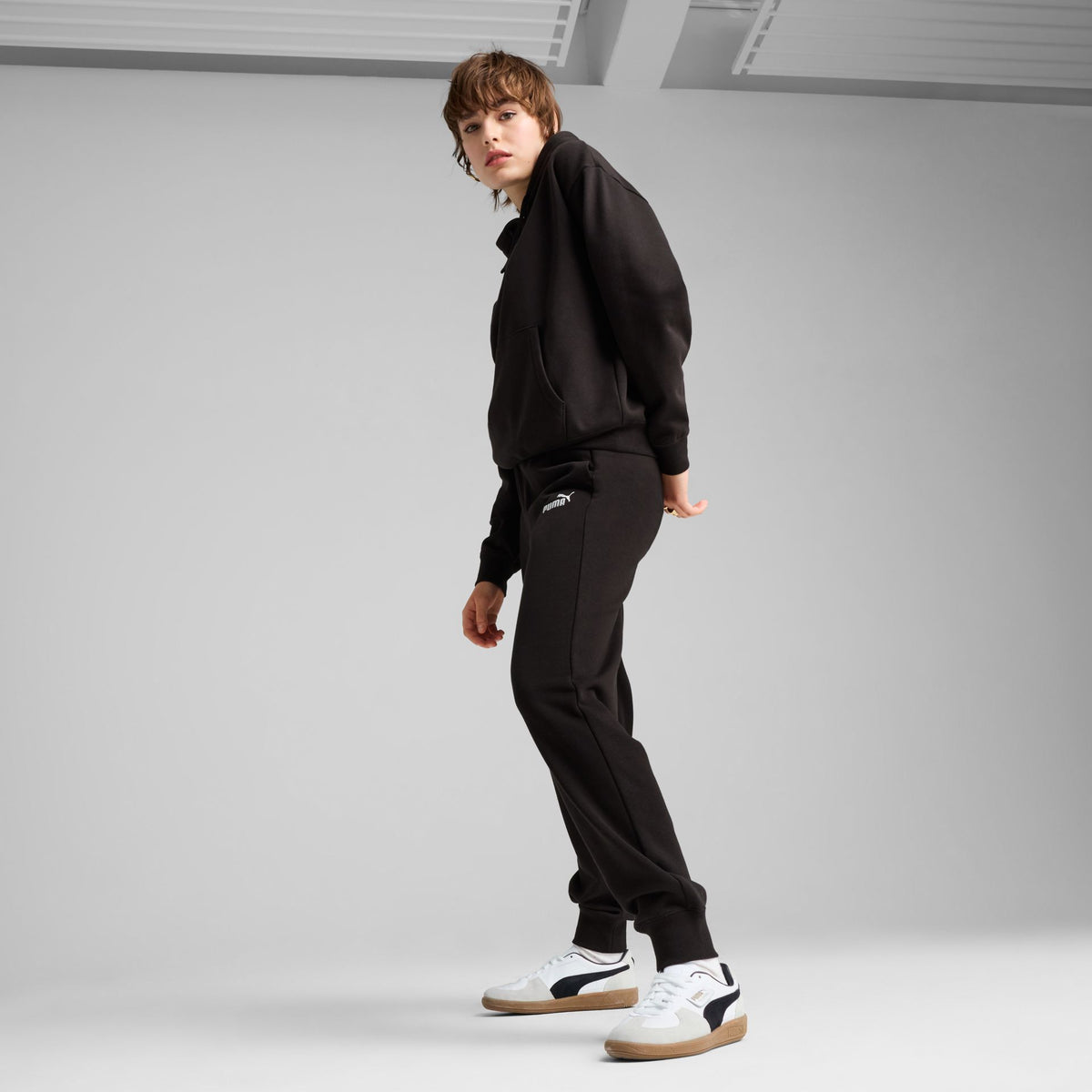 Puma ESS Small No. 1 Logo Comfort High-Waist Sweatpants TR cl – schwarz