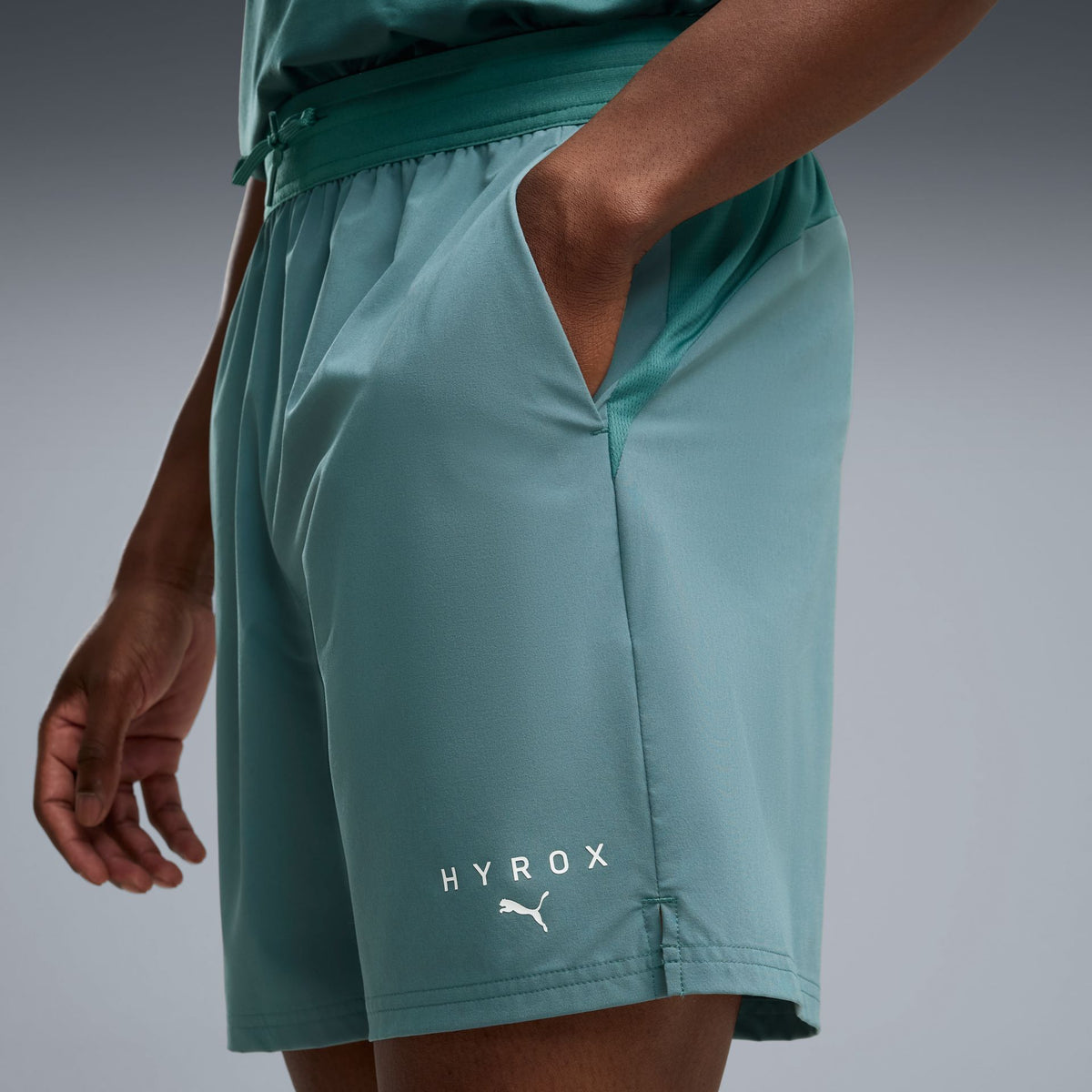 Puma M PUMA x HYROX 7" PWRTRAIN SHORT – grün
